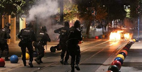 İ­s­t­a­n­b­u­l­­d­a­k­i­ ­K­o­b­a­n­i­ ­E­y­l­e­m­i­n­e­ ­5­ ­T­u­t­u­k­l­a­m­a­